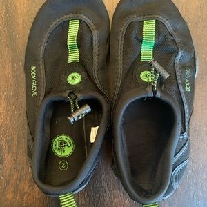 Body glove water shoes size 2 boys